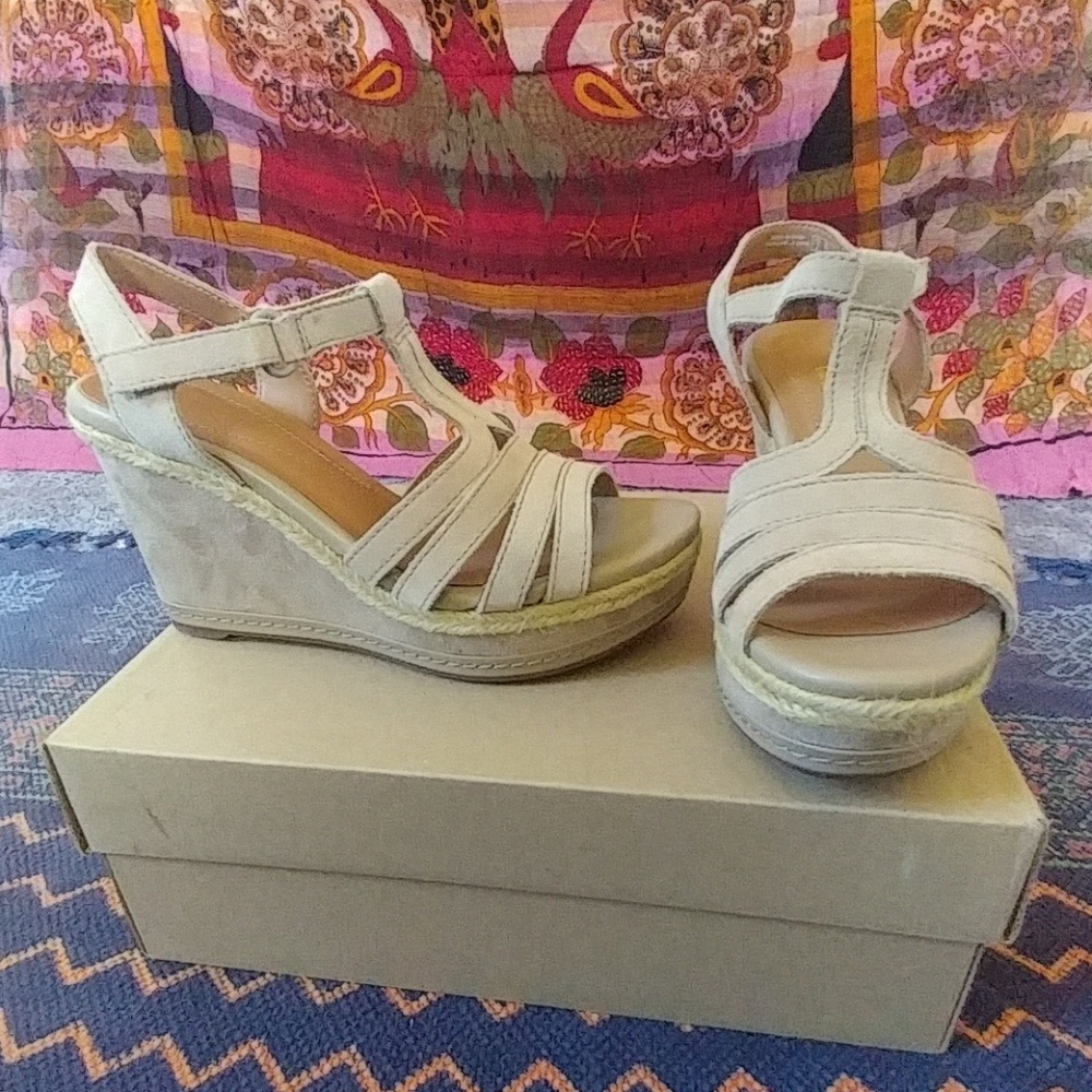 *NWT* Clarks wedge sandal zia reign 6.5